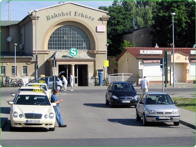 Bahnhof und Vorplatz